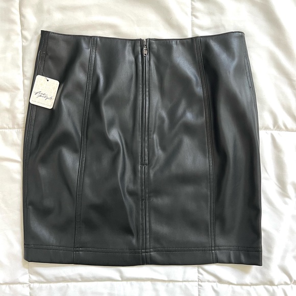 Free People black faux leather skirt - Picture 5 of 6